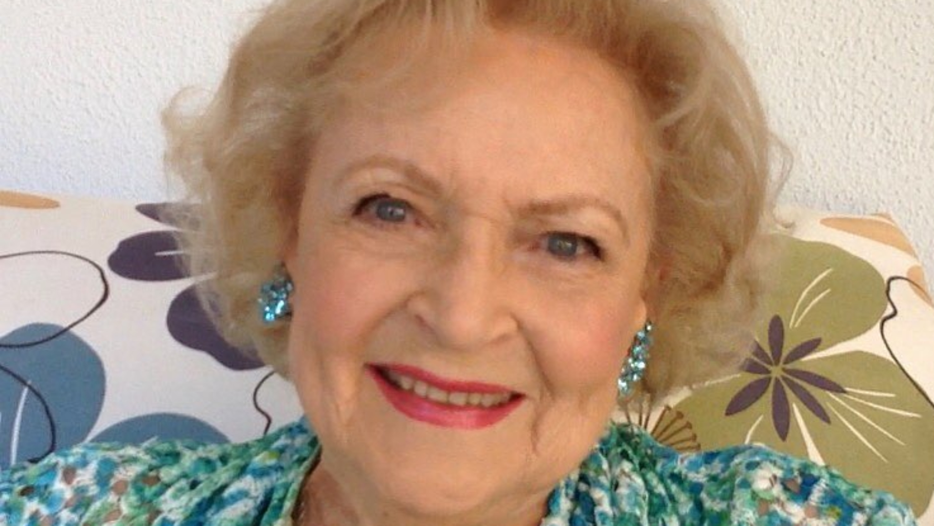 Atriz americana Betty White morre poucos dias antes de completar 100 anos