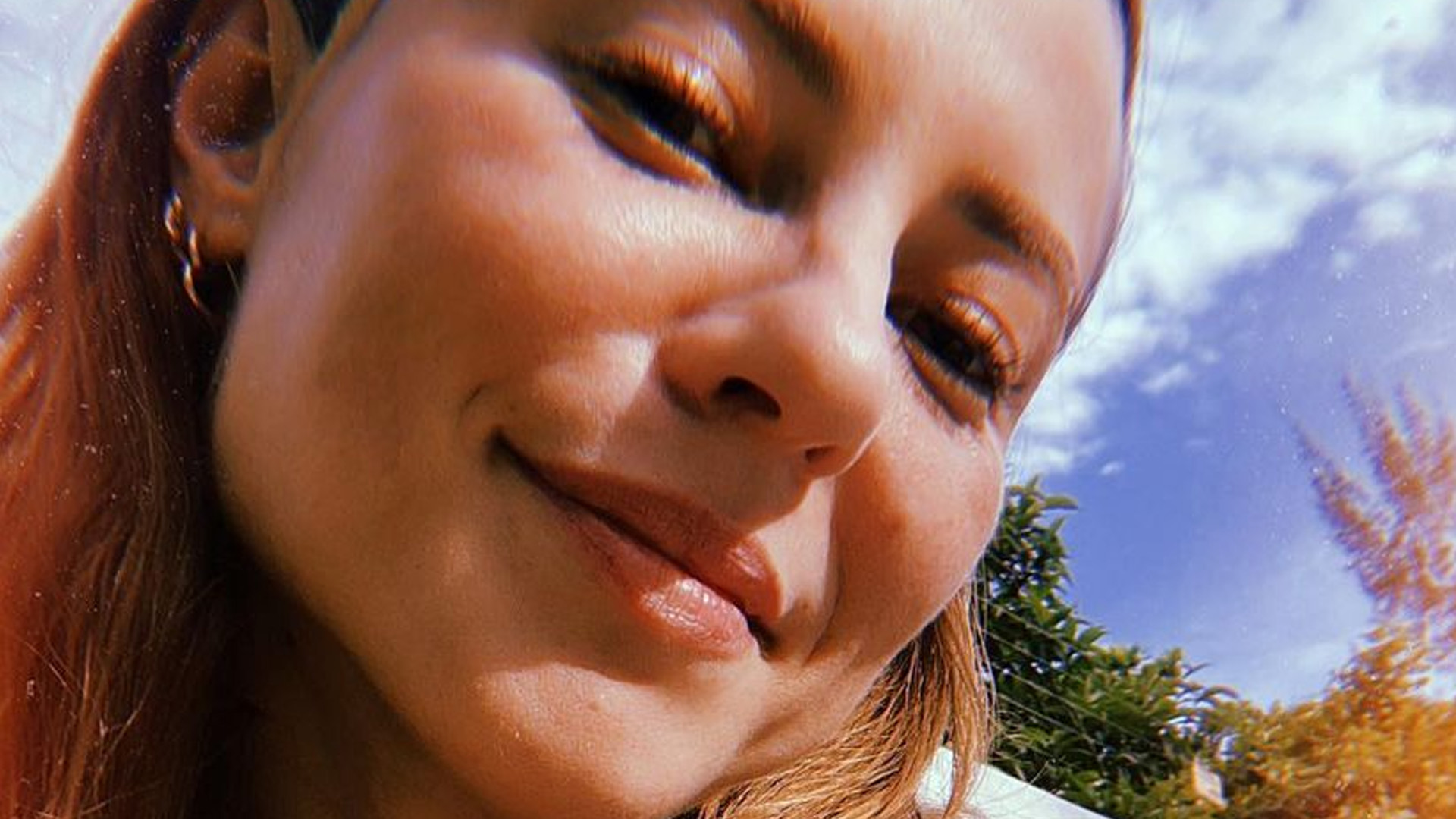 Paolla Oliveira toma sol com biquíni decotado: “Linda e iluminada”
