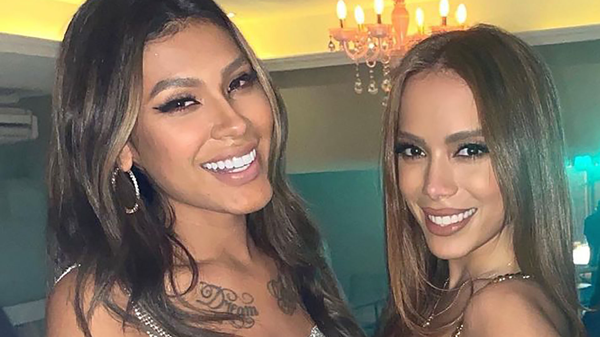 Anitta e ex-BBB Pocah recriam foto de 10 anos atrás e diferença choca: “Evolução”