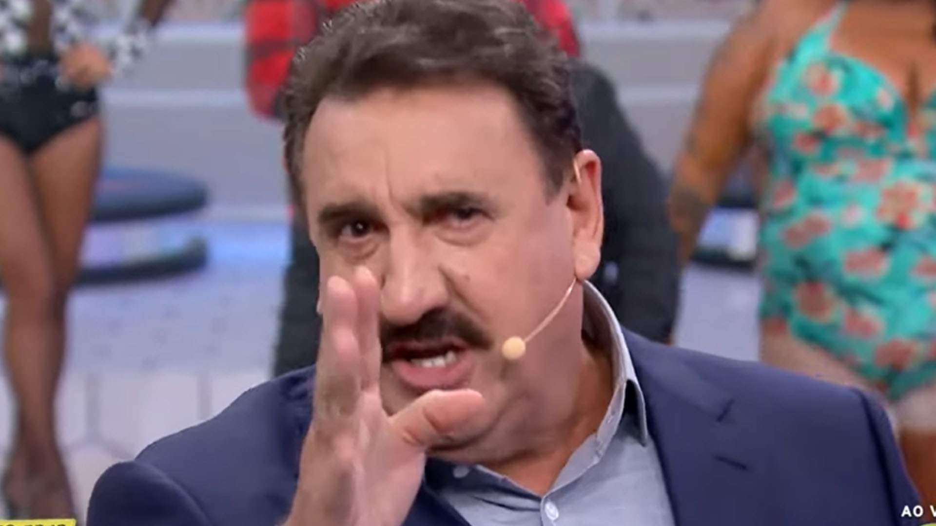 Ratinho cai no ‘golpe do WhatsApp’ e perde R$ 50 mil para criminosos: “Vagabund*”