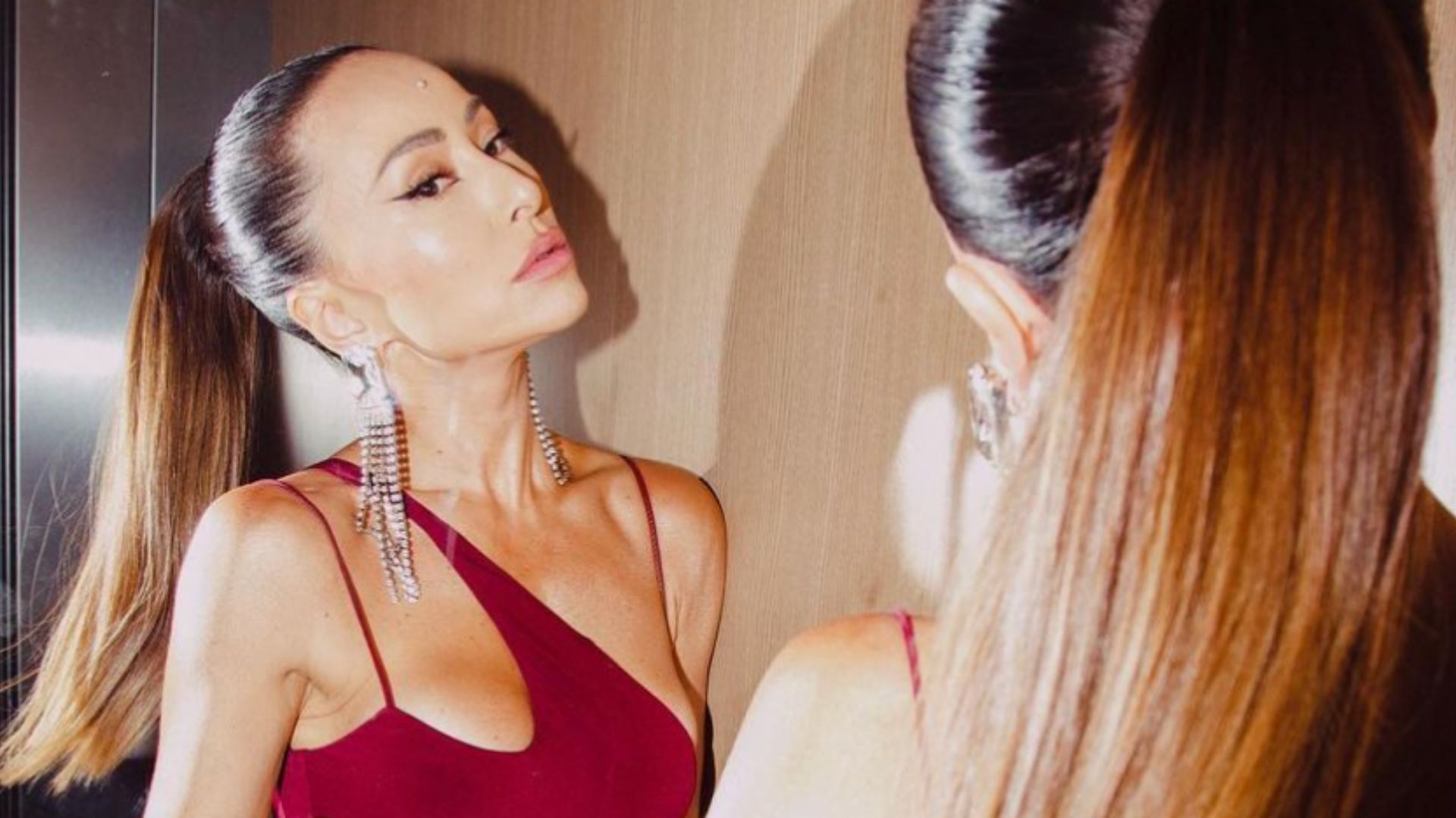 Sem lingerie, Sabrina Sato usa macacão ‘furado’ e deixa virilha à mostra: “Deusa”