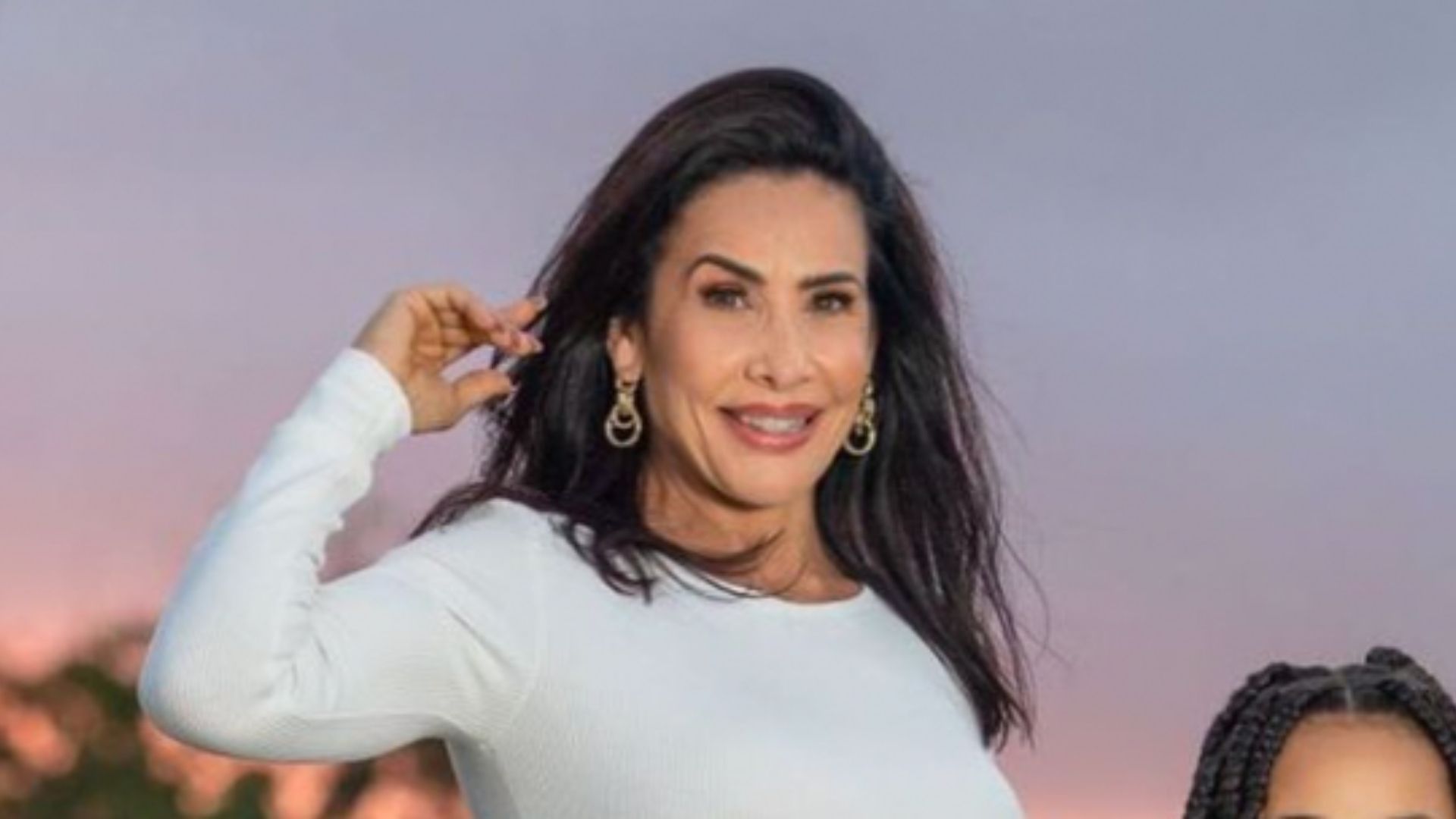 Scheila Carvalho publica clique raro com a filha e beleza impressiona: “Como cresceu”
