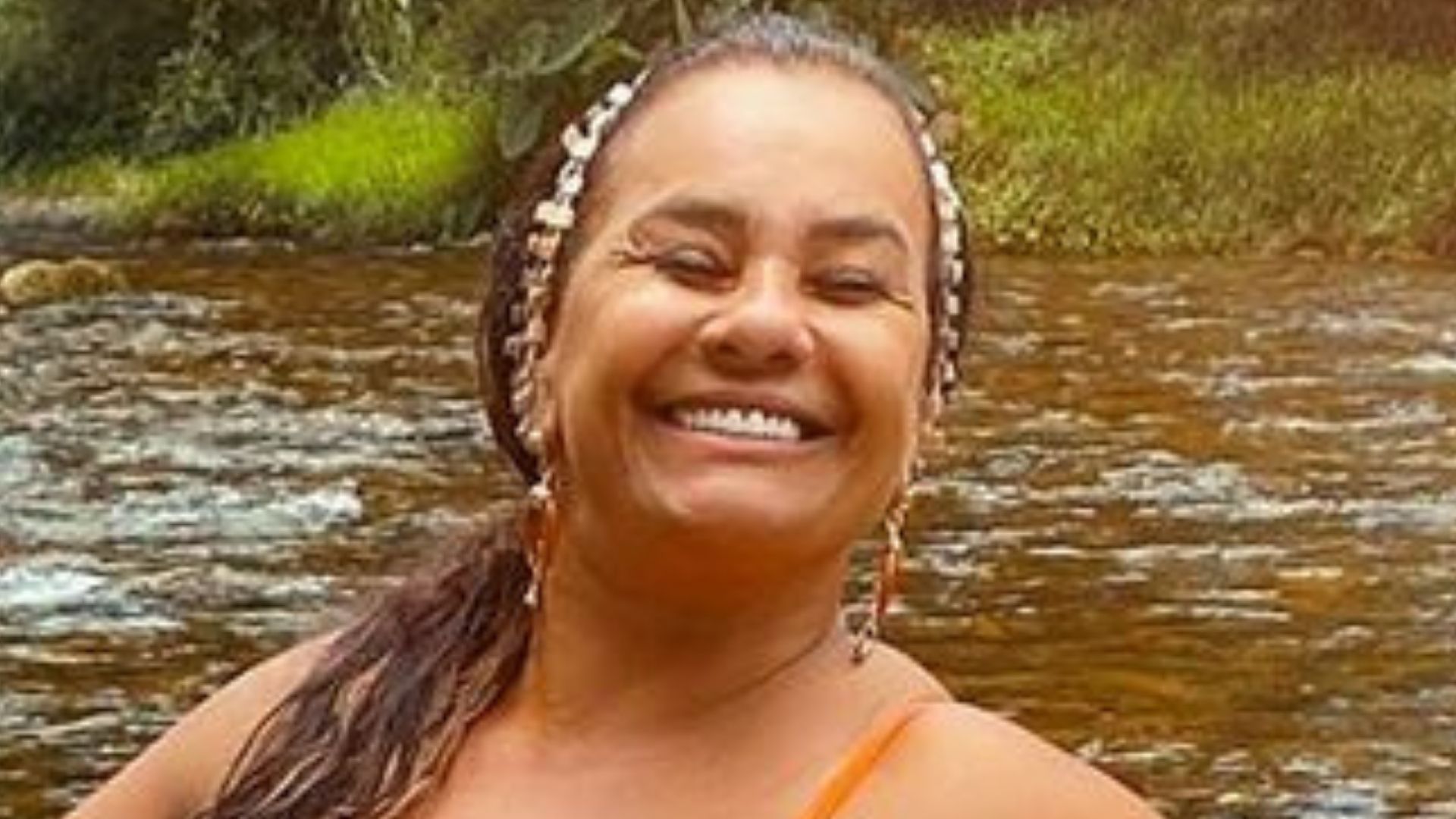 Aos 64 anos, Solange Couto posa de biquíni em clique sem retoques: “Lindona”