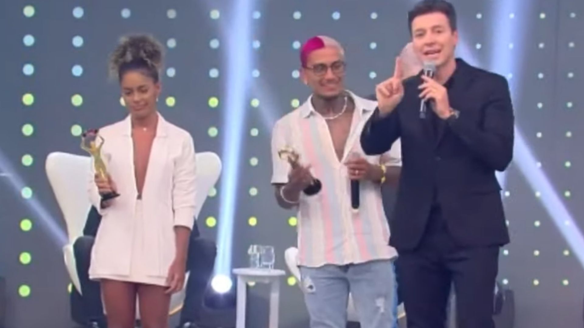 Sthe Matos e Dynho Alves ganham prêmio de melhor “Não Casal” de A Fazenda 13