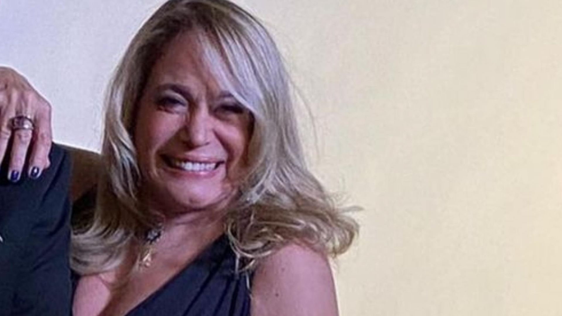 Com vestido sexy, Susana Vieira posa com Tony Ramos em especial da Globo