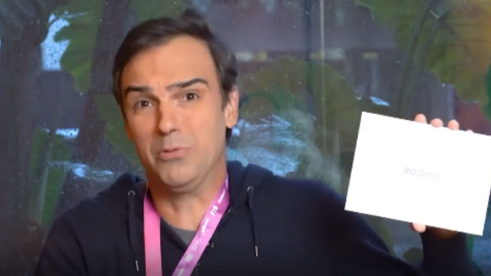 BBB22: Tadeu Schmidt é surpreendido e recebe ‘instruções’ para apresentar reality