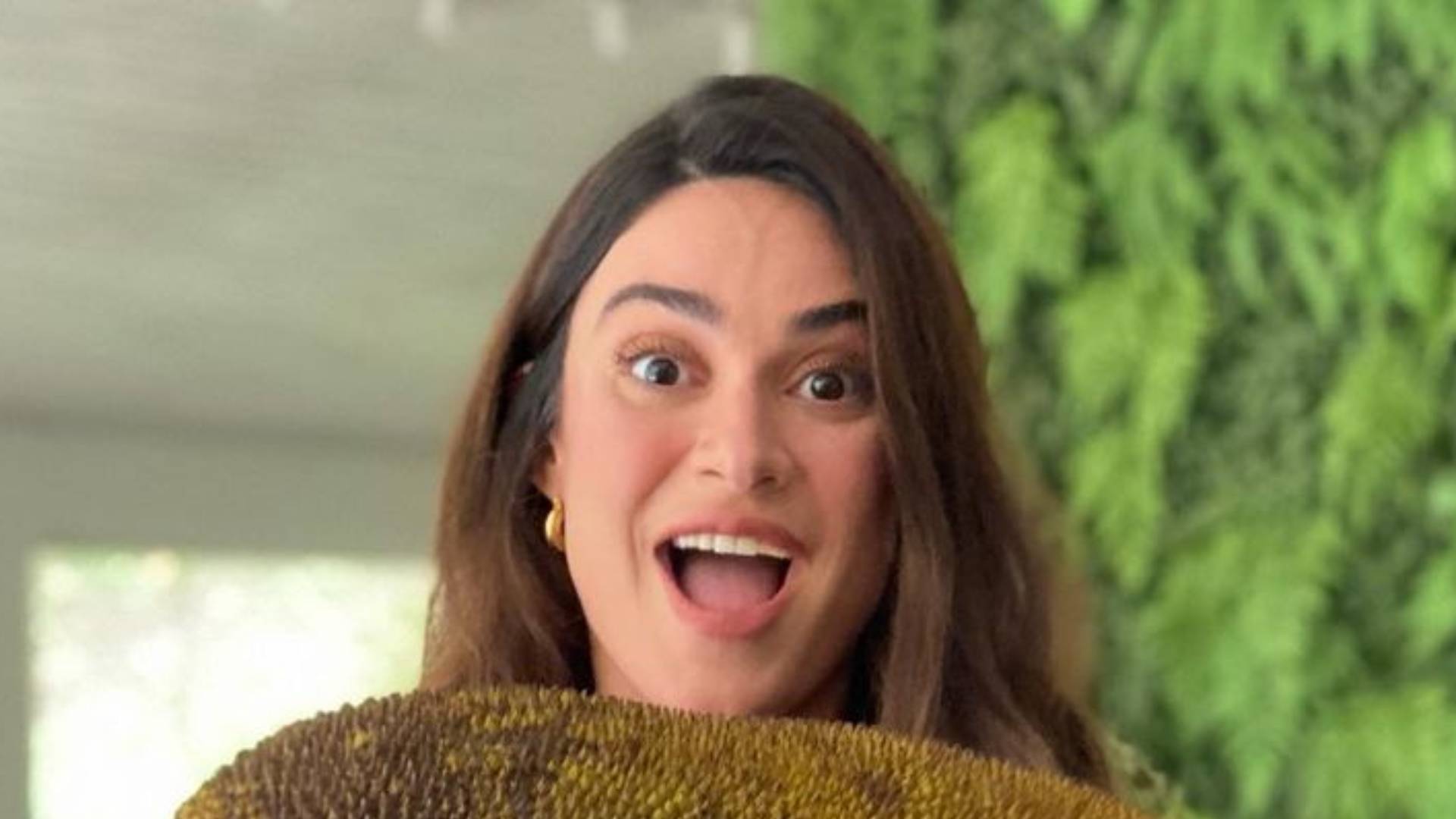 Thaila Ayala mostra barrigão de 8 meses e compara com fruta gigante: “Duas jacas”