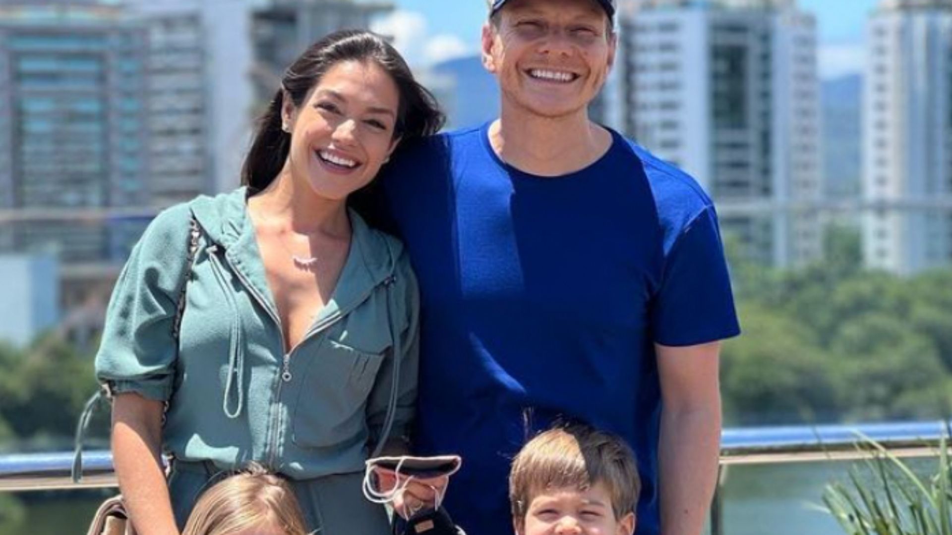 Thais Fersoza mostra os dois filhos com Teló que surgem enormes: “Minha família”