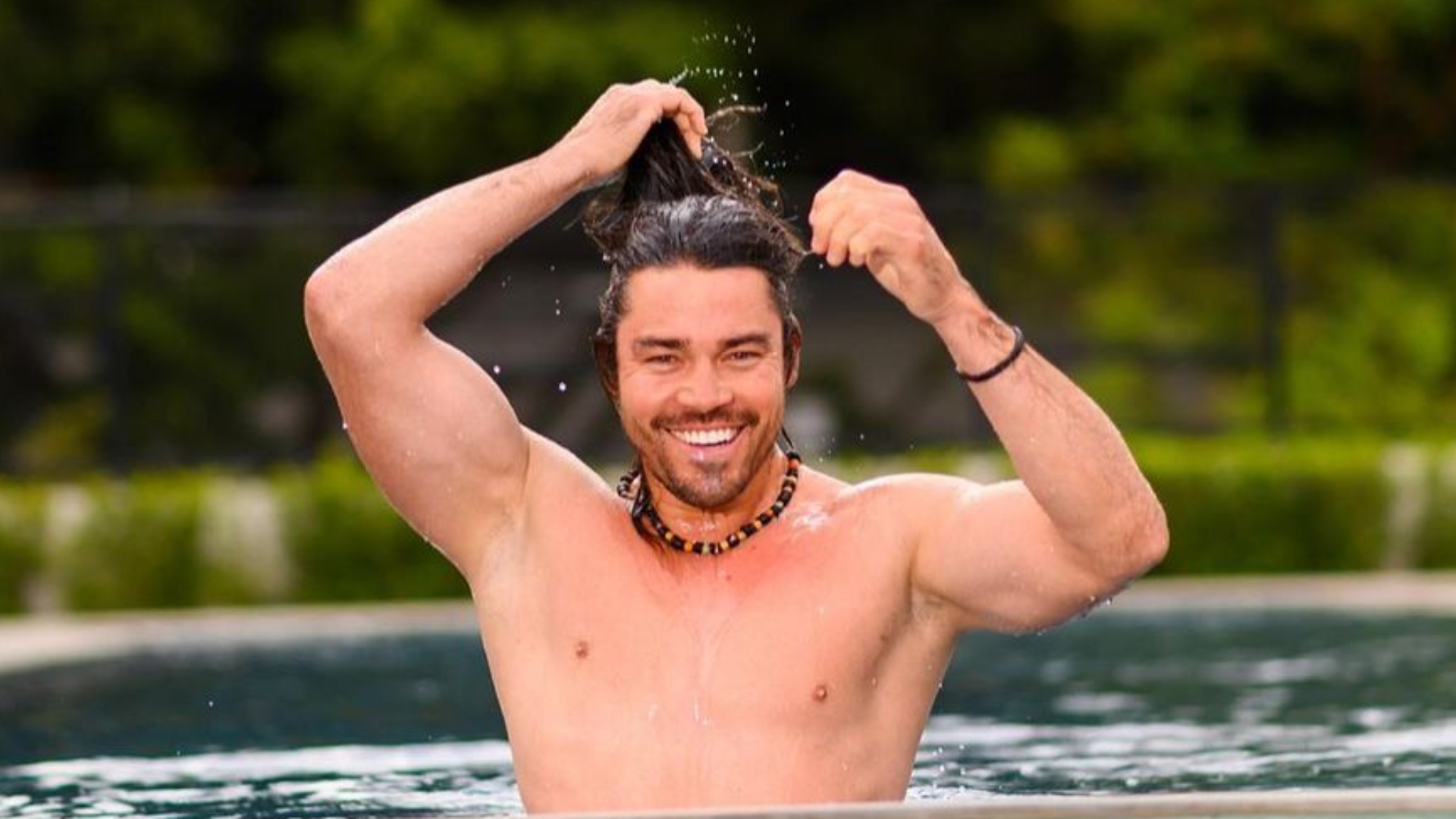 Participante de reality da Netflix é expulso de boate por fazer sexo no banheiro