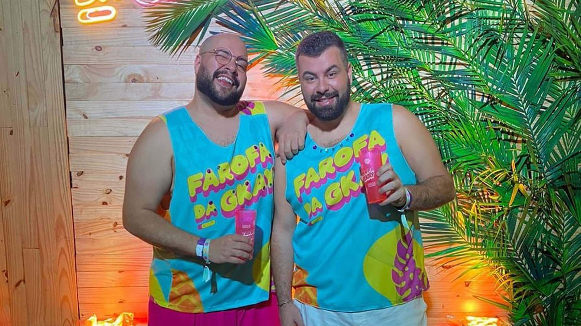 Tiago Abravanel e o marido fazem pegação a três em festa: “Ficaram com muitos”