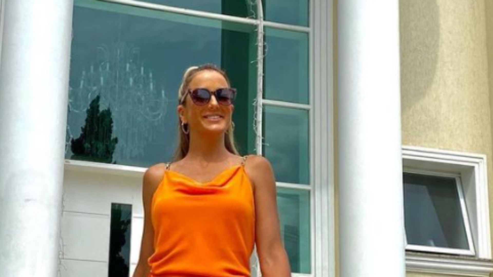 Ticiane Pinheiro posa na entrada de sua mansão e choca fãs: “É um palácio?”
