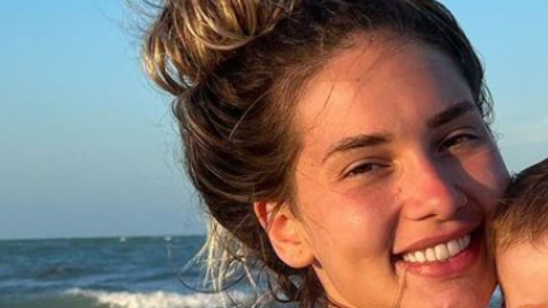 Virgínia Fonseca posa de biquíni com a filha nos braços: “Minha vida”