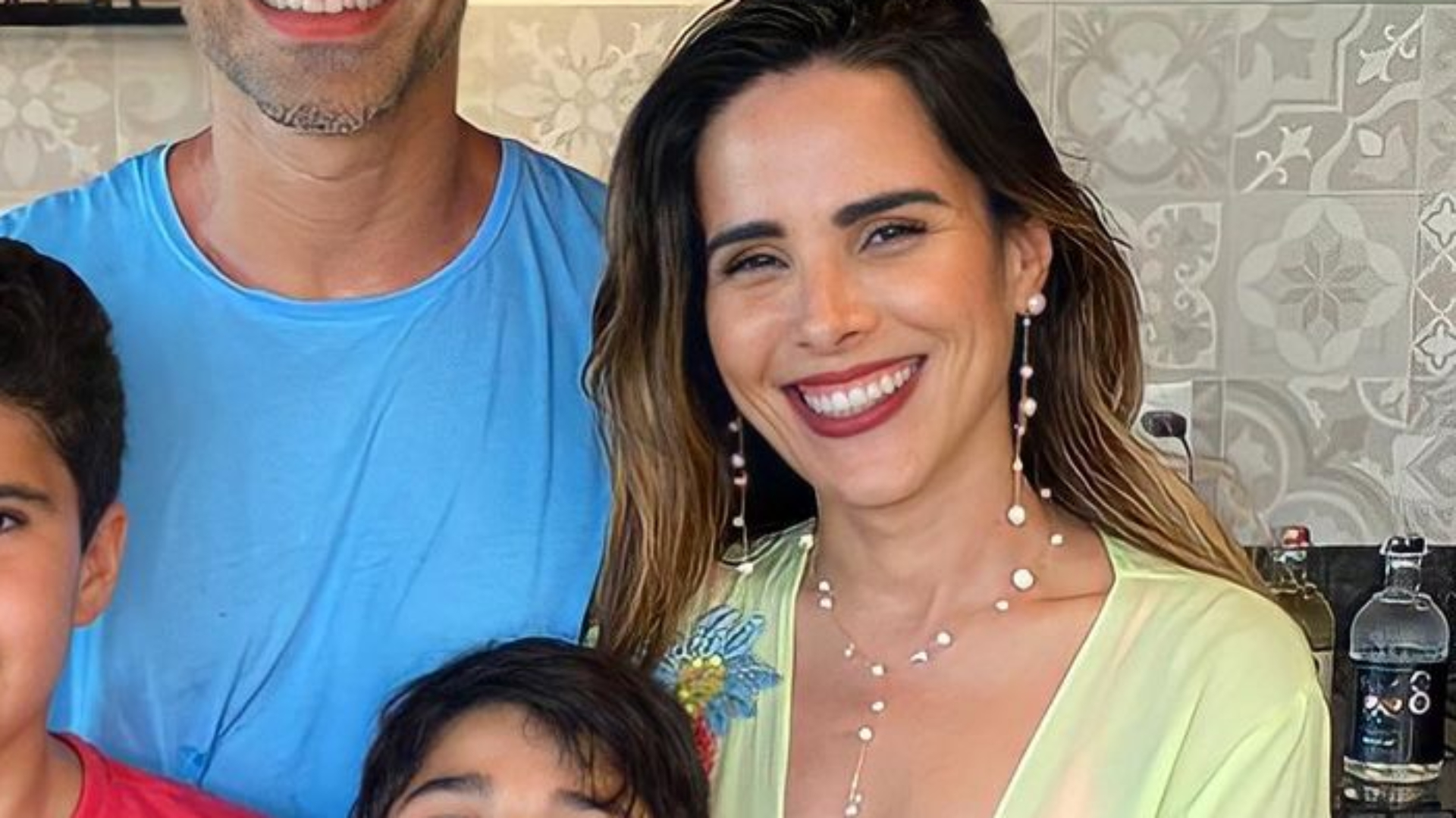 Celebrando 39 anos, Wanessa Camargo reúne família em clique raro: “Gratidão”
