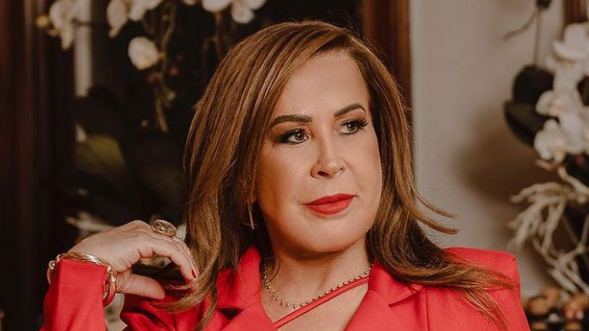 Zilu Camargo esbanja sensualidade ao usar vestido colado ao corpo: “Belíssima”