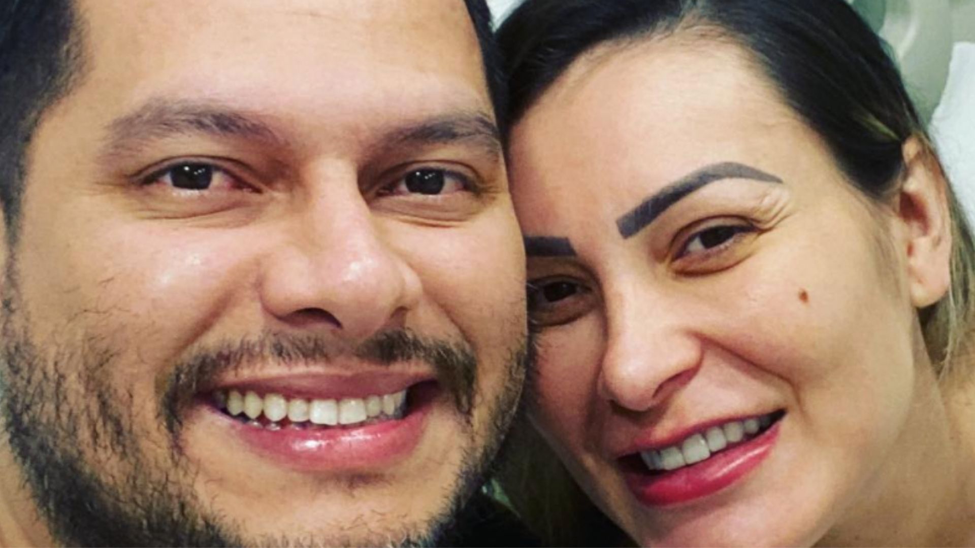 Andressa Urach mostra o filho recém-nascido e fãs comentam: “A cara do pai”