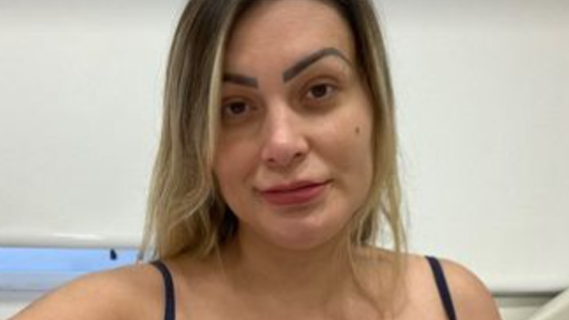 Andressa Urach revela que não consegue amamentar: “Cinco cirurgias”
