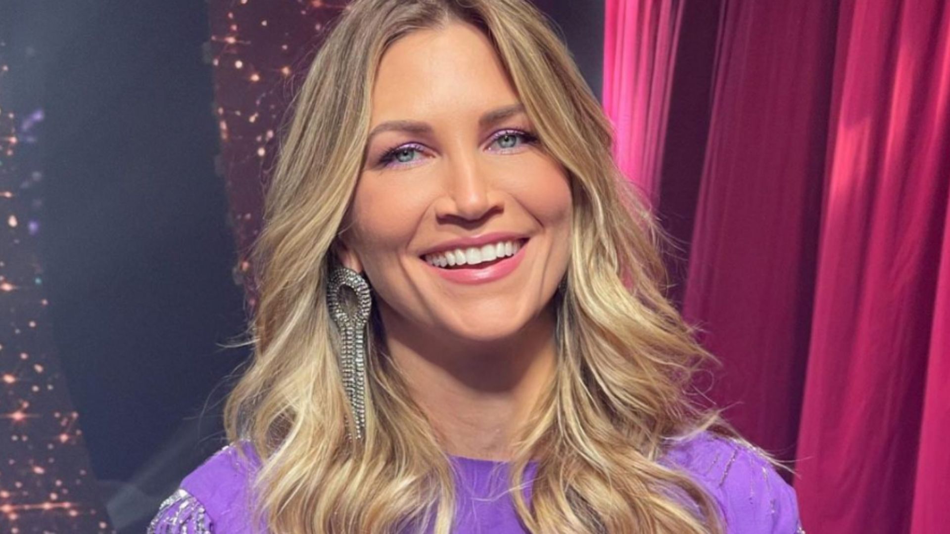 Anne Lottermann posa com microvestido de R$ 10 mil e saltão: “Chiquérrima”