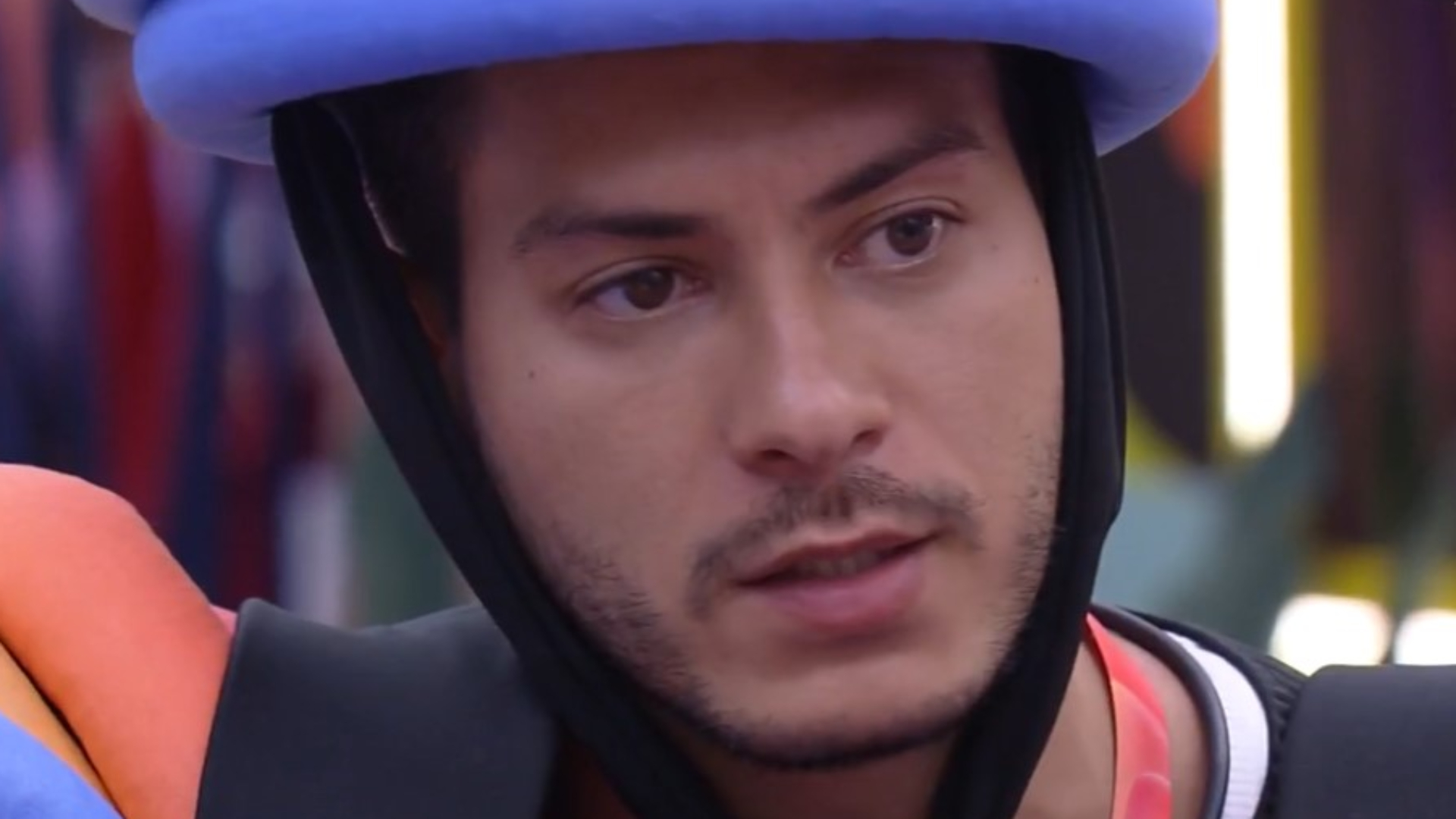 BBB22: Arthur Aguiar fecha a cara e dá opinião forte: “Isso é um jogo”