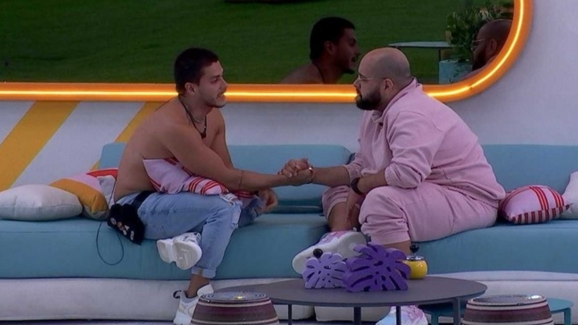 BBB22: Arthur Aguiar chora e agradece Tiago Abravanel: ‘Me senti muito acolhido’