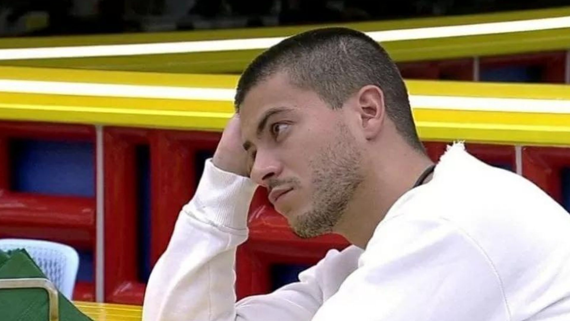 BBB22: Emparedado após desempenho pífio, Arthur se abala: “Não estou legal”