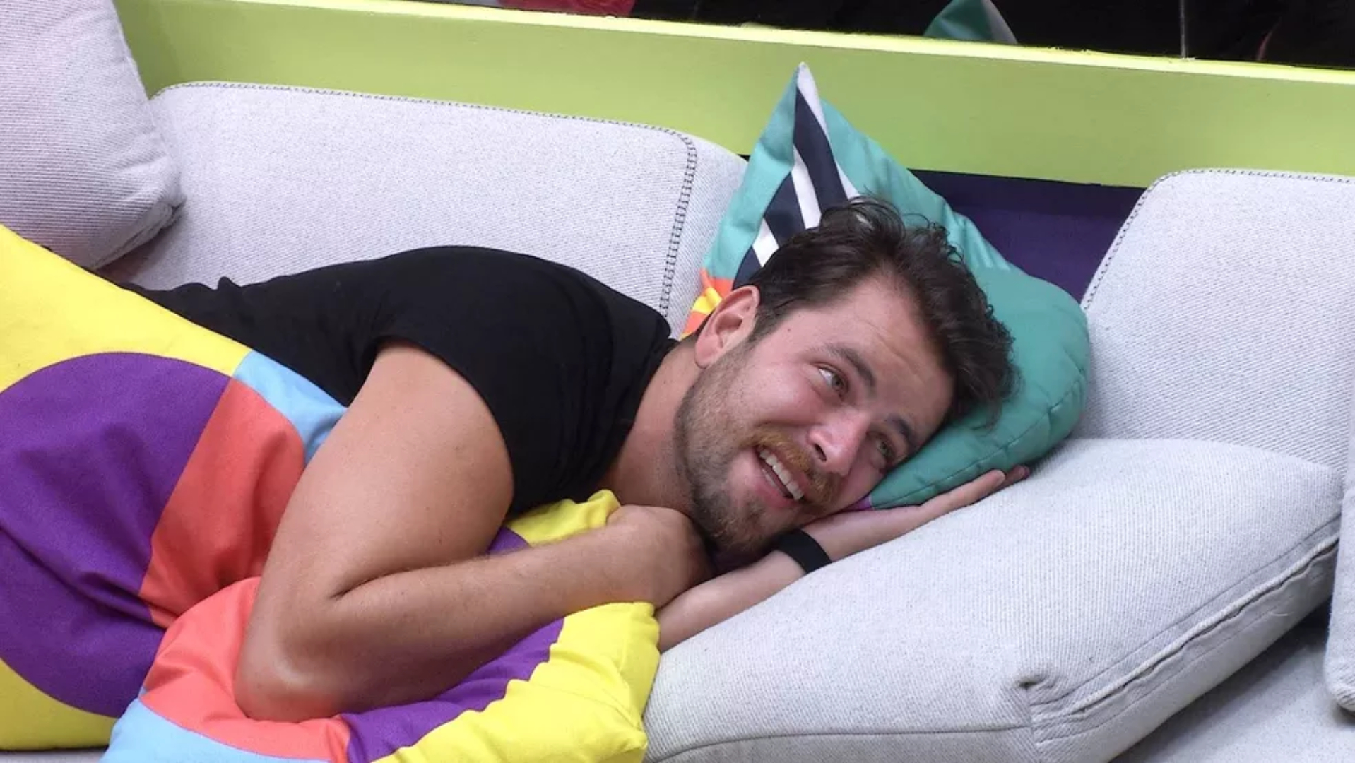BBB22: Gustavo comenta ida para debaixo do edredom: “Não deu para segurar”