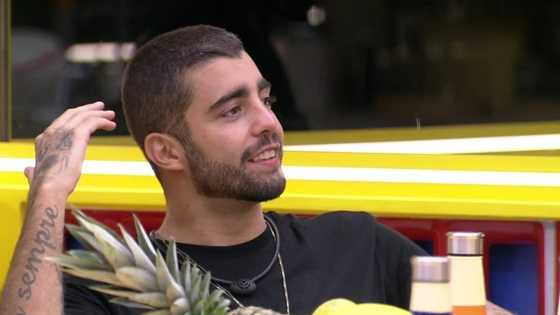BBB2: Pedro Scooby revela lavar partes íntimas na pia e revolta fãs: “Porco”