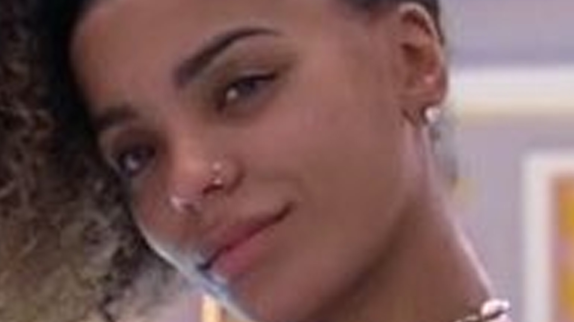 BBB22: Brunna Gonçalves tira lace e mostra cabelos ao natural: “Mais bonita”
