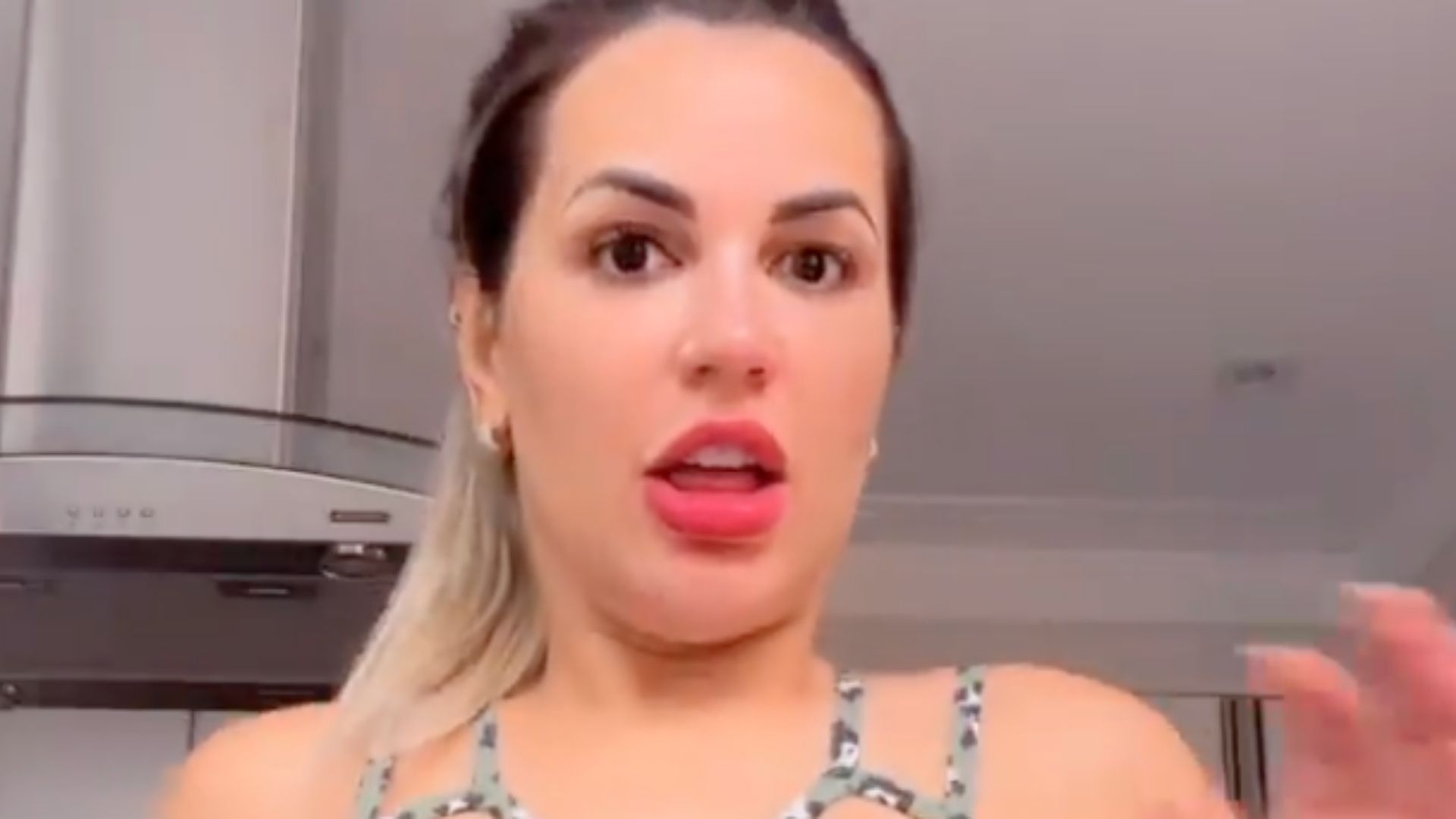 Deolane Bezerra revela valor da conta de água de sua mansão: “Assustada”