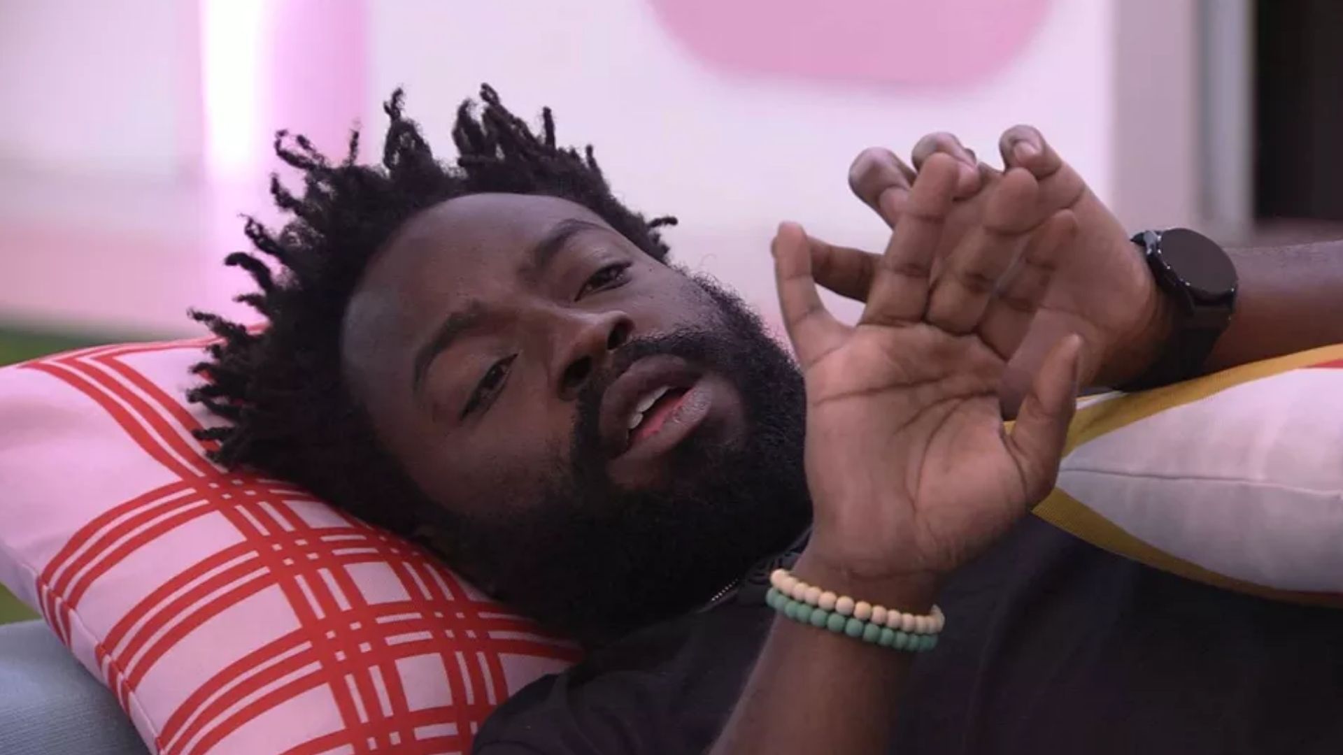 BBB22: Douglas Silva expõe que pensou em desistir do reality: “Apertar essa p*”