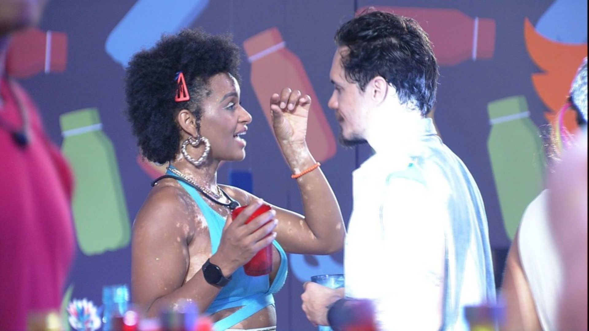 BBB22: Natália coloca Eli contra a parede e leva fora: “Não é isso que quero”