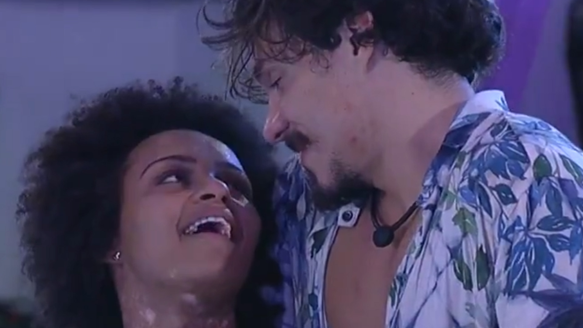 BBB22: Eliezer beija Natália com boca sangrando e público reage: “Vou vomitar”