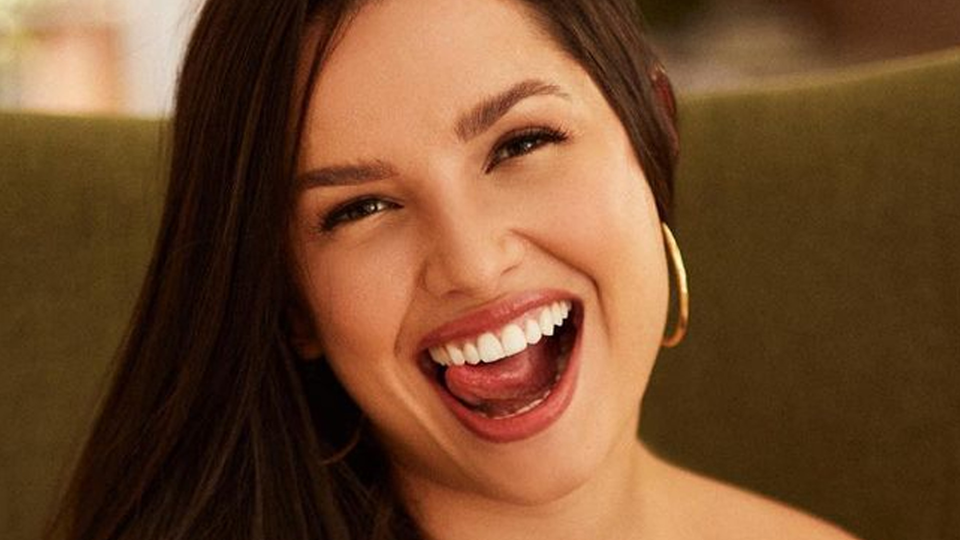 Ex-BBB Juliette Freire surge com decotão após cirurgia nos seios: “Perfeita”