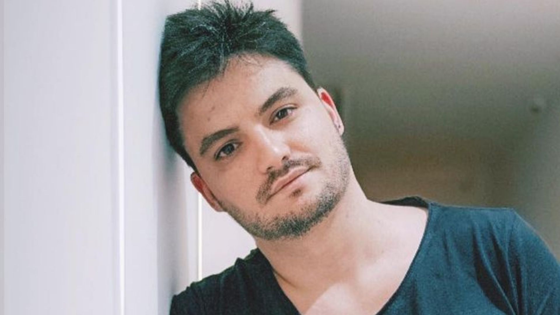 A fila andou! Felipe Neto vive affair com dançarina longe dos holofotes