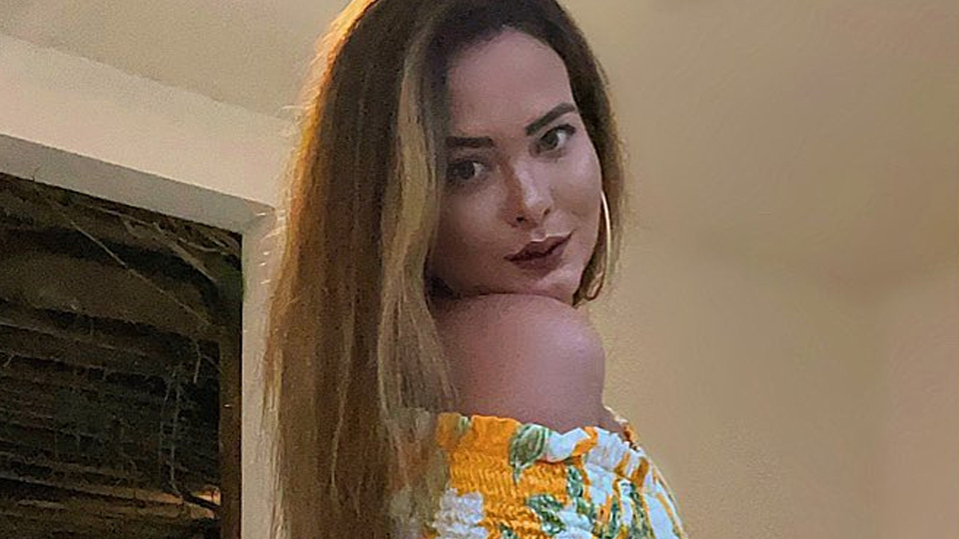 Geisy Arruda posa com shortinho minúsculo e top sem alça: “Fascinante”
