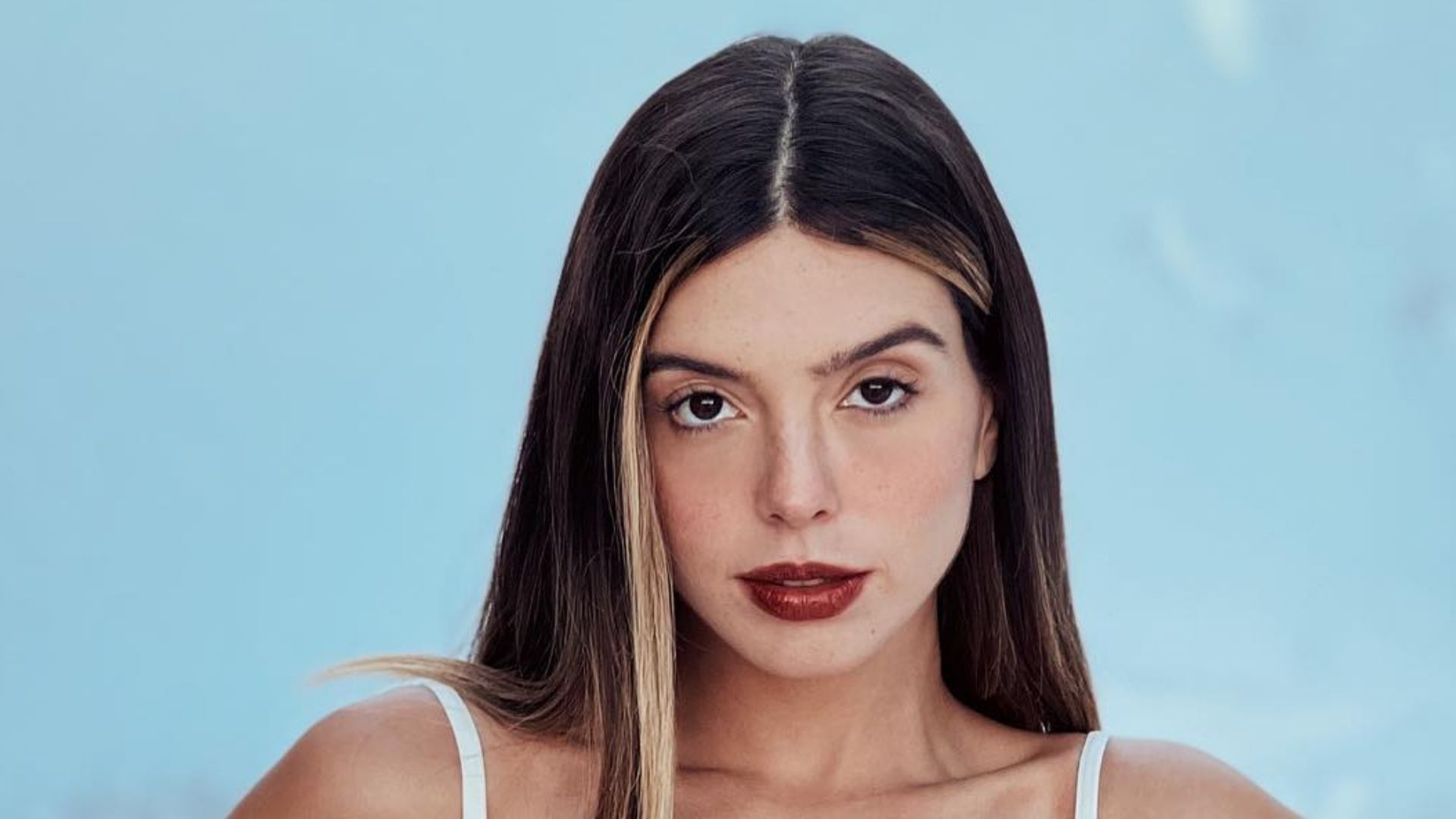 Na neve, Giovanna Lancellotti exibe cinturinha PP e barriga sarada: “Gostosura”