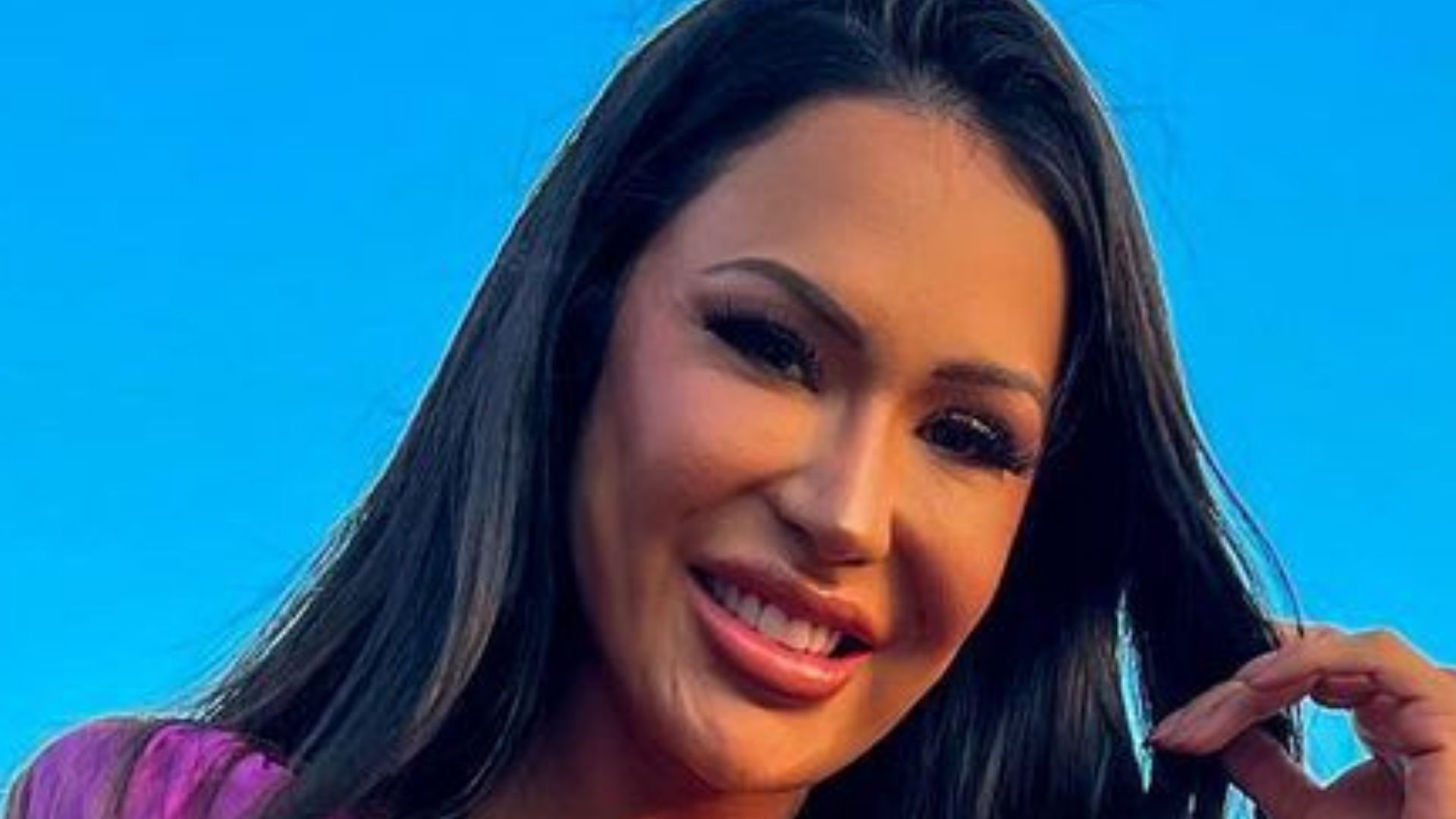 Gracyanne Barbosa deixa polpa do bumbum à mostra em shortinho ‘rasgado’: “Única”