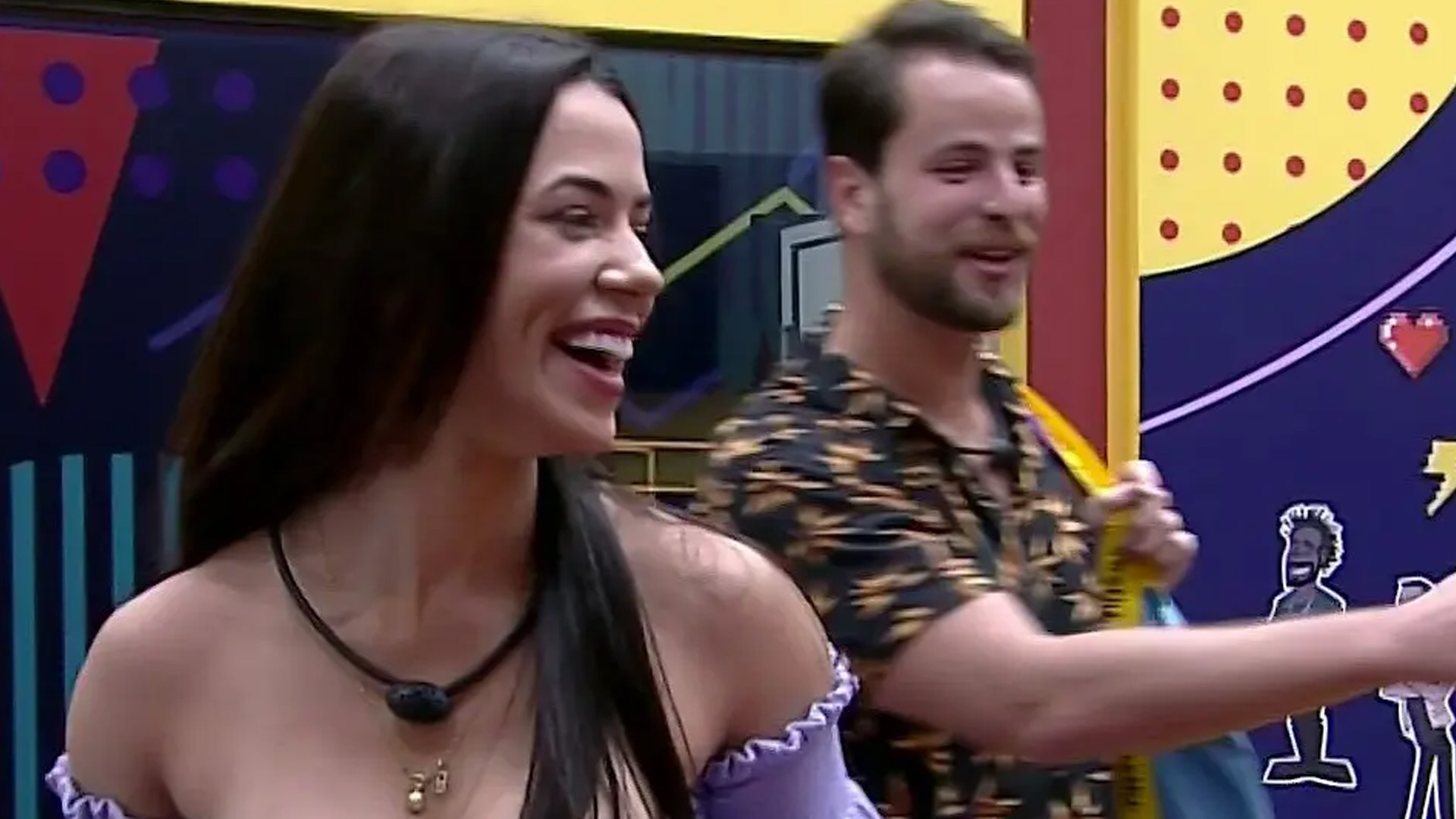 BBB22: Gustavo e Larissa têm acesso à área externa e público se irrita: “Frouxa”
