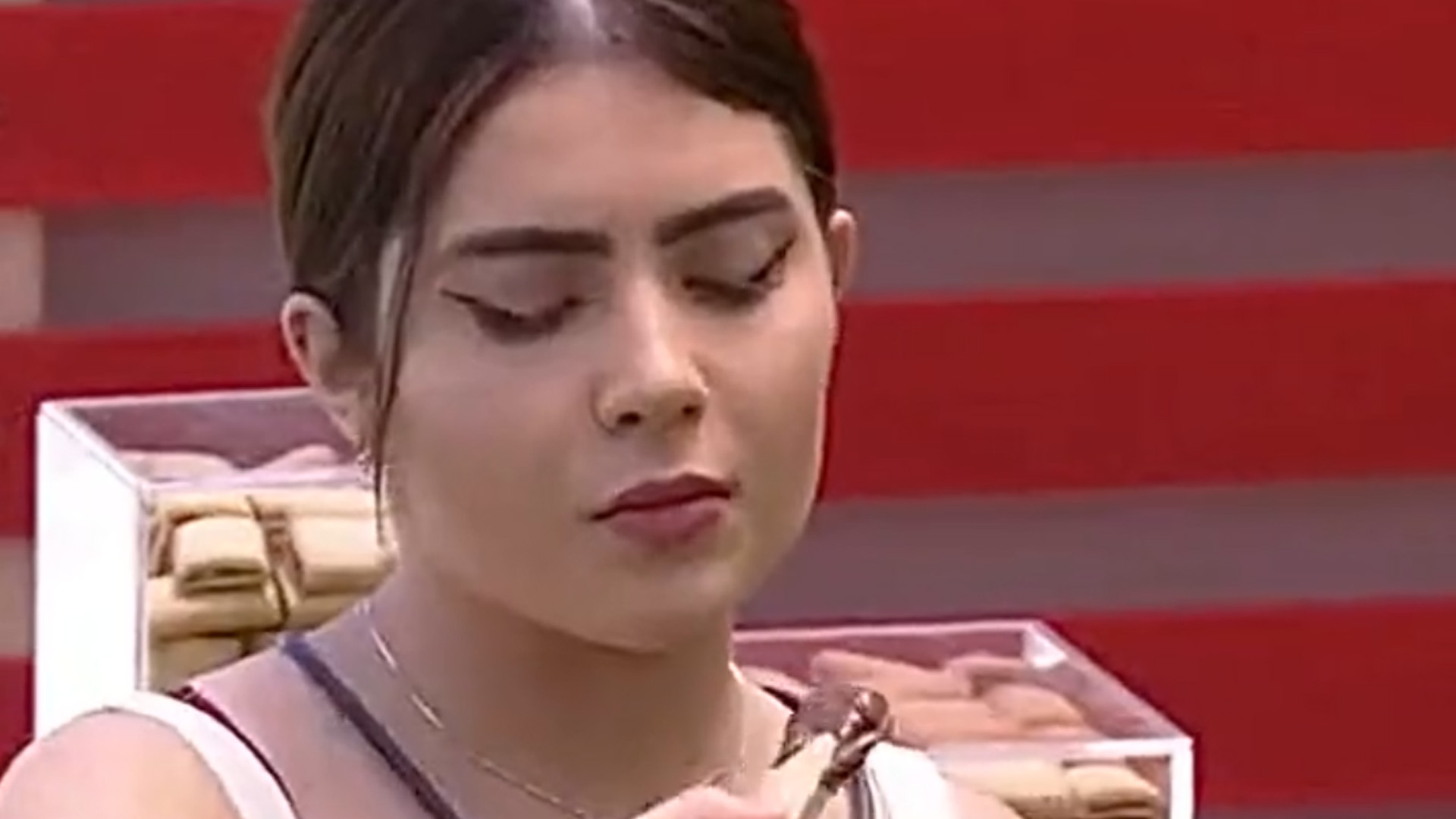BBB22: Jade Picon se isola durante ação de patrocinador e mostra desdém: “Não interage”