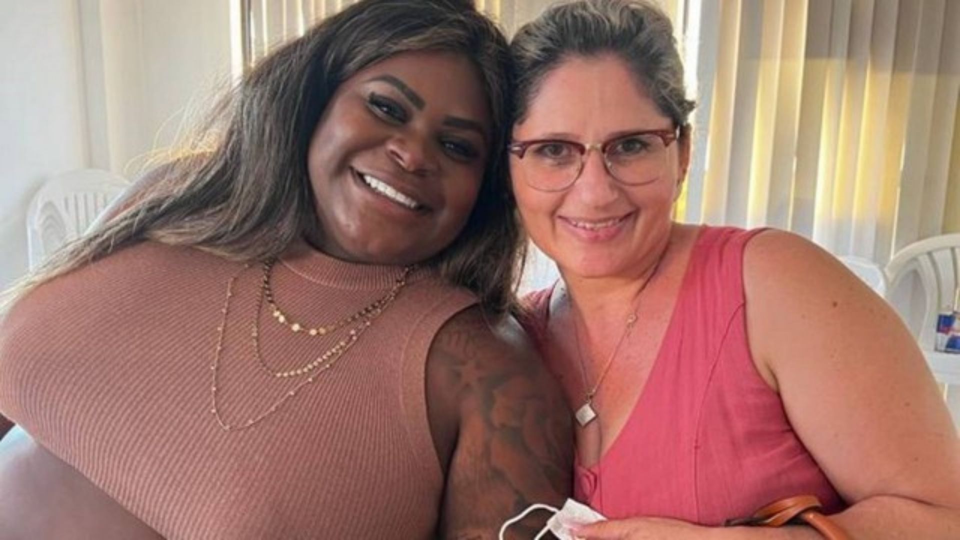 Jojo Todynho deixa mensagem subliminar em foto com a sogra: “Grávida?”
