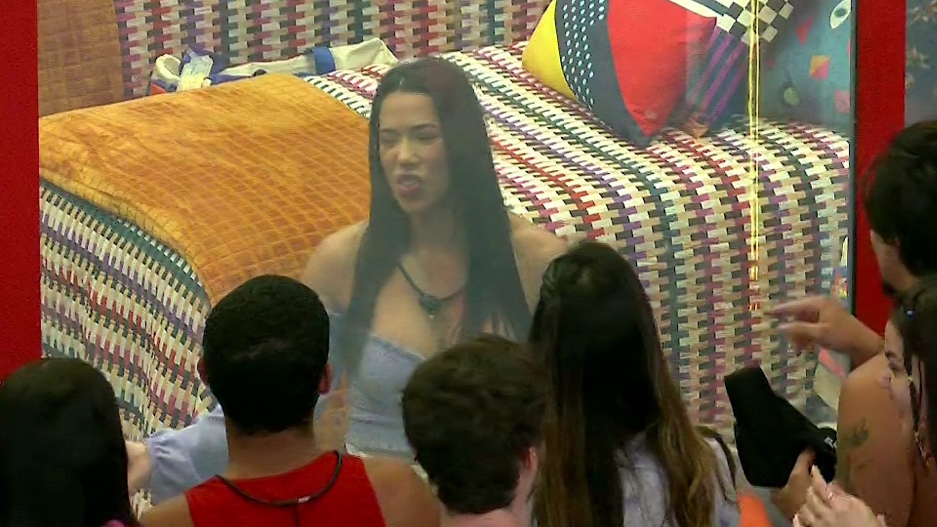 BBB22: Larissa choca brothers ao criticar clima de paz e amor: “Não canta”