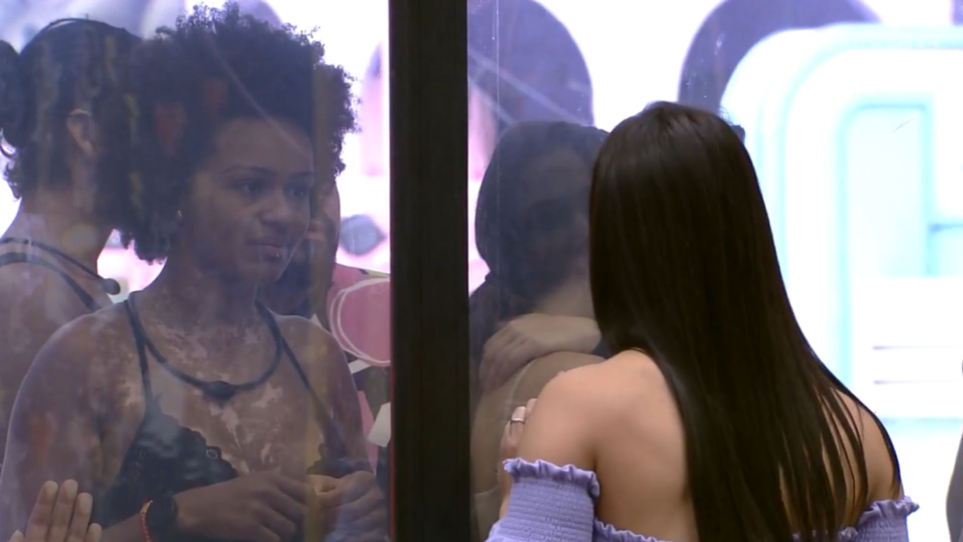 BBB22: Larissa dá aviso à Natália sobre explosões: “Tem que se controlar”