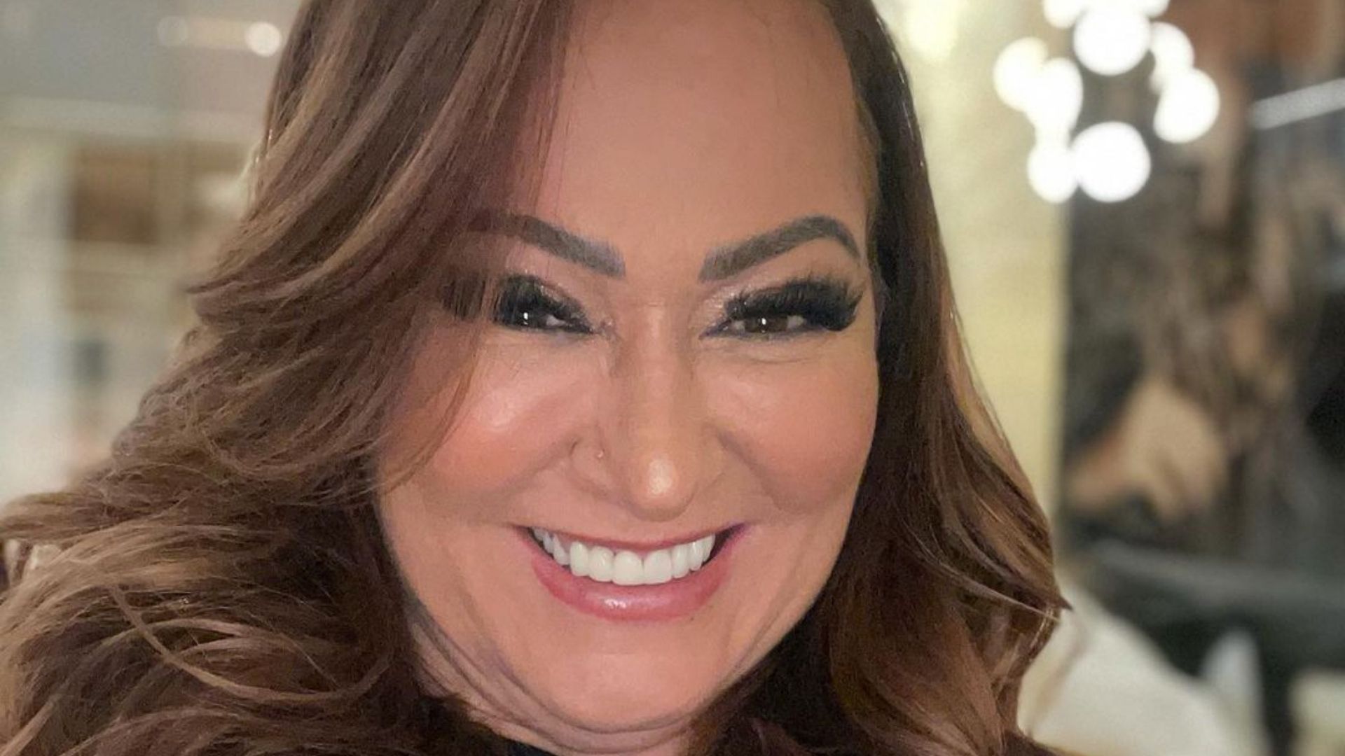 Jovial! Mãe de Neymar surge de cara nova após harmonização facial: “Ficou ótimo”