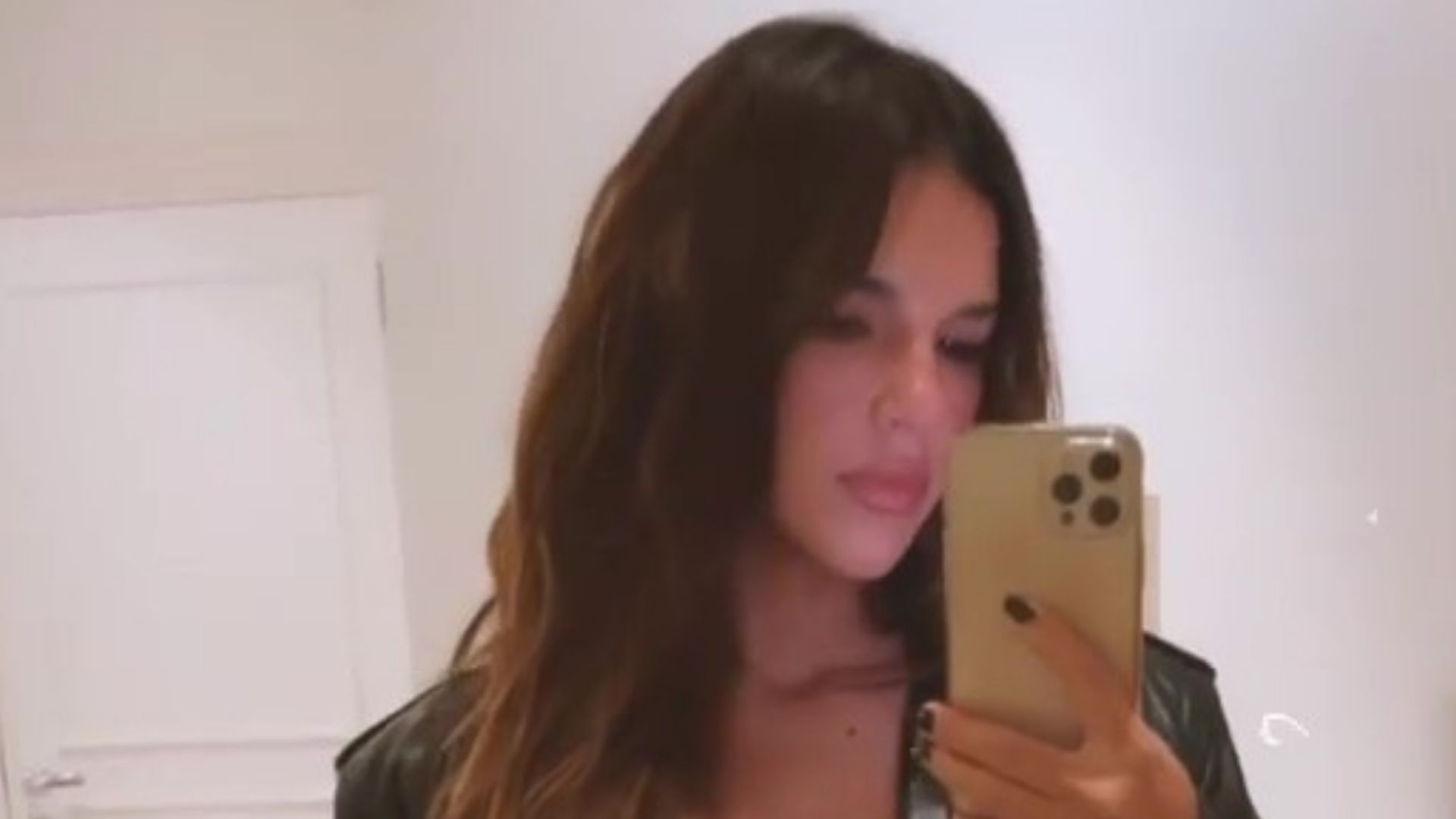 Mariana Rios dispensa sutiã e sensualiza com jaqueta aberta: “Sexy”