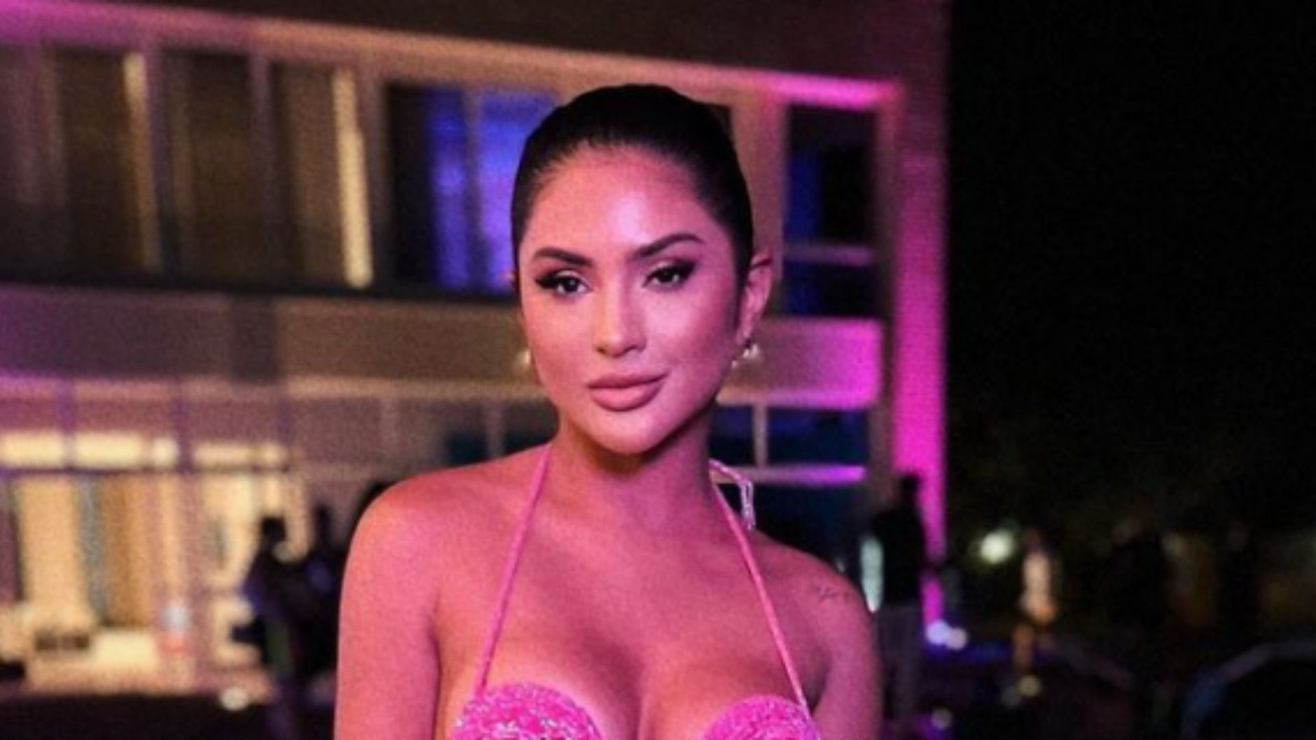Mileide Mihaile vai para festa com look de crochê totalmente transparente: “Gostosa”