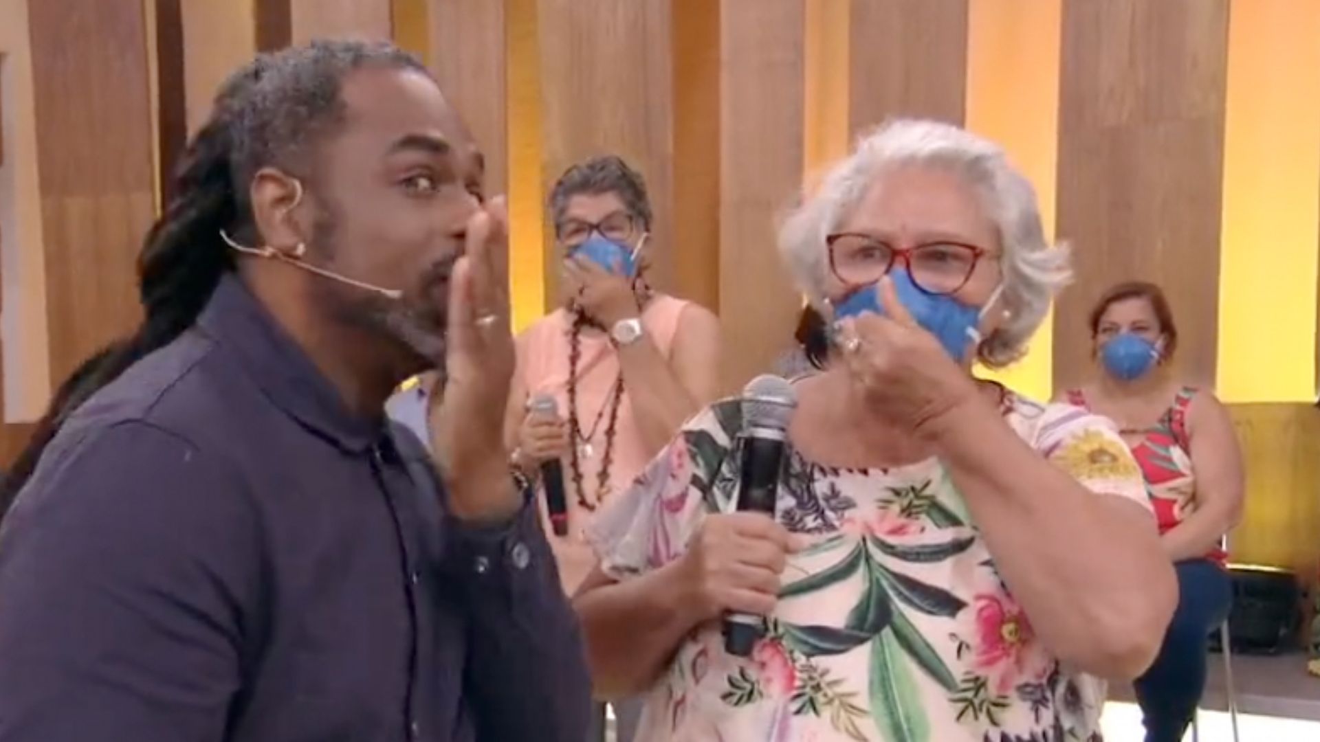 Senhorinha solta palavrão ao vivo no ‘Encontro’ e gera constrangimento