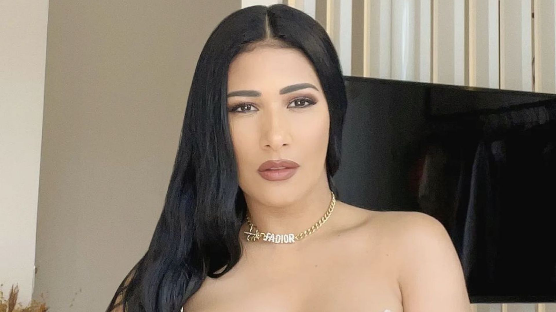 Simaria deixa alcinha do top escorregar e fãs babam em decotão: “Perfeita”