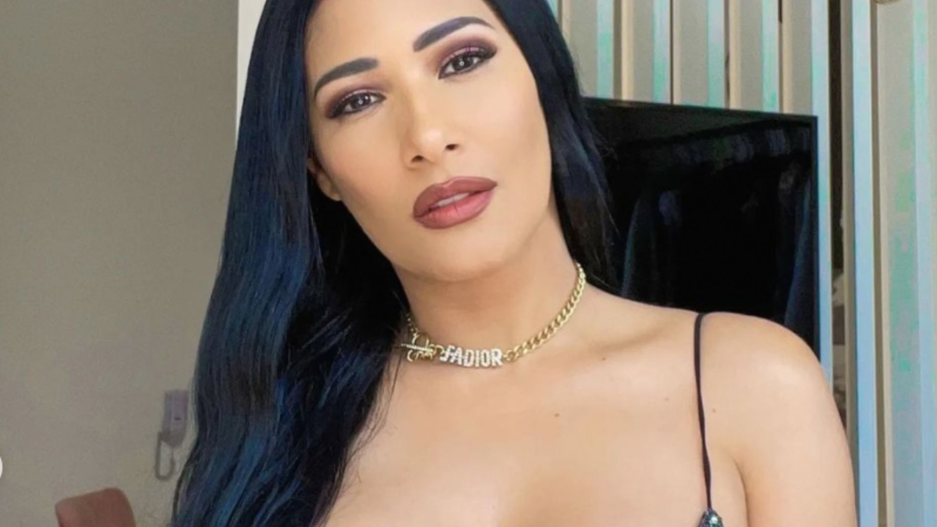 Simaria posa com top minúsculo e seios fartos roubam a cena: “Perfeita”