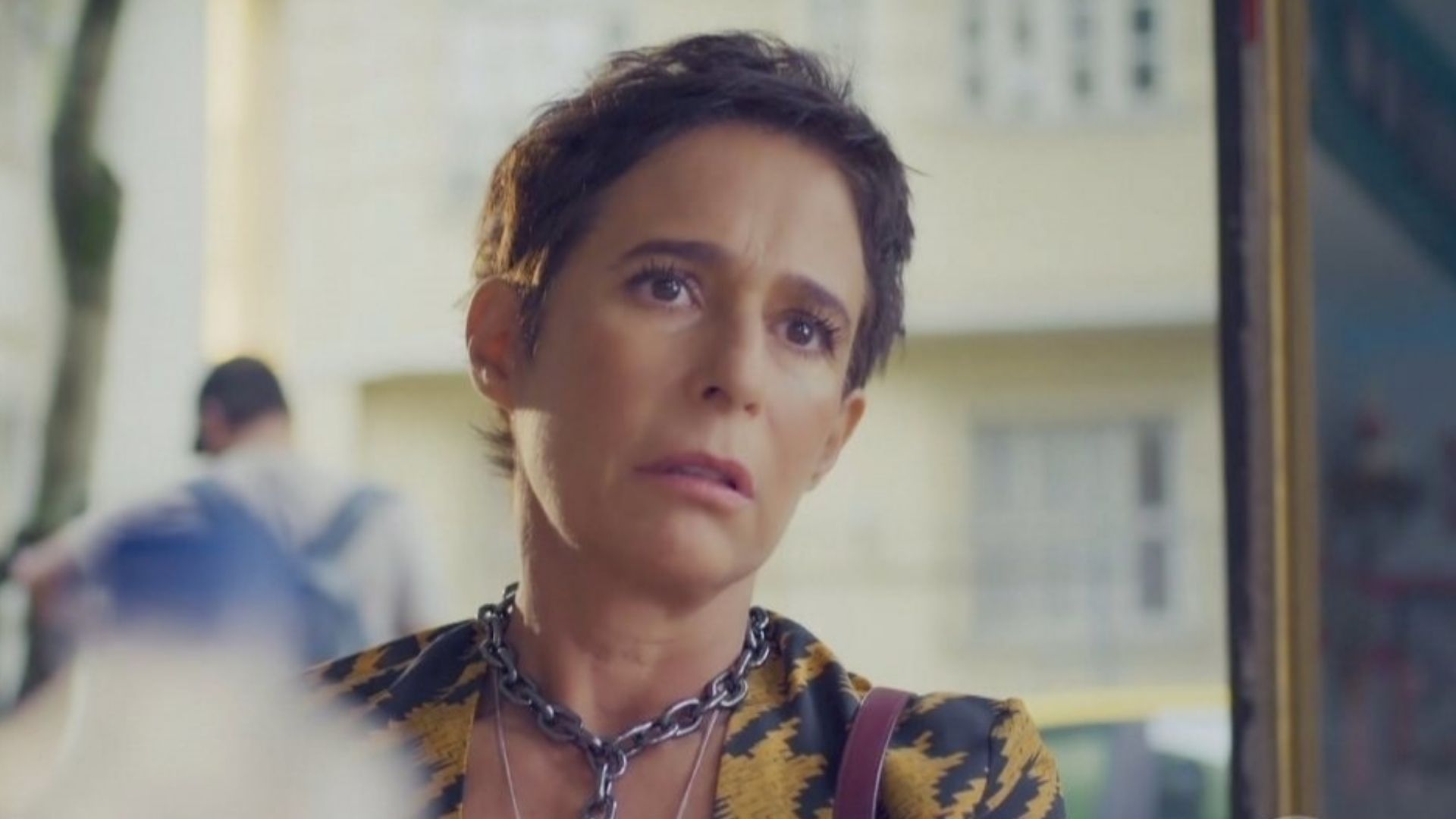 Um Lugar ao Sol: Rebeca se revolta ao ser confundida com mãe de Felipe: “Não acredito”