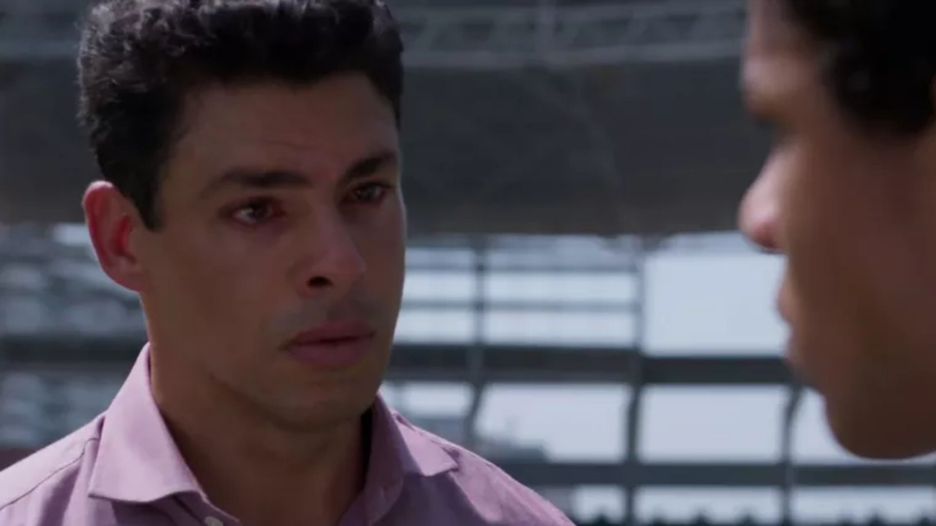 Um Lugar ao Sol: Renato se humilha para pedir perdão a Ravi: “Mereci”