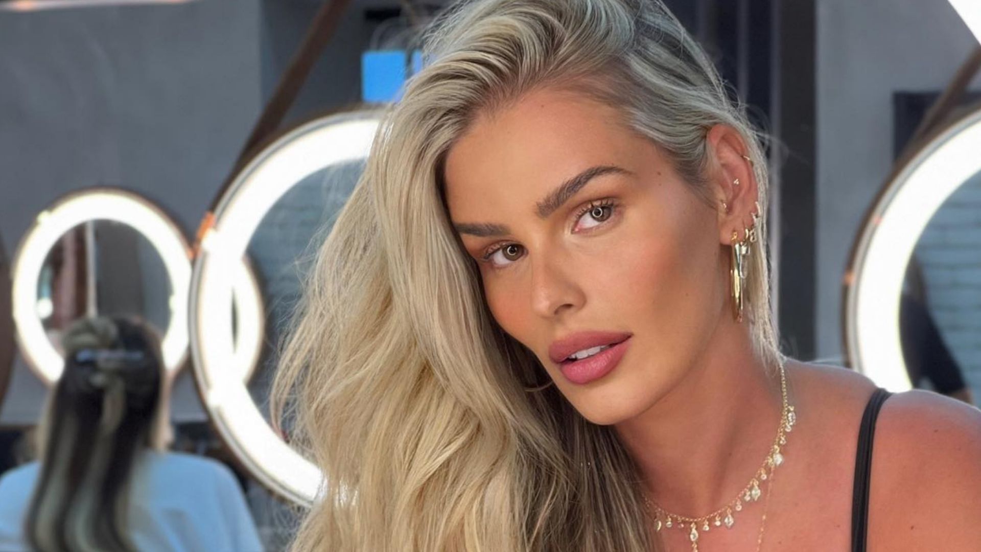 Yasmin Brunet se revolta após críticas de mulheres e desabafa: “Apedrejam outras”